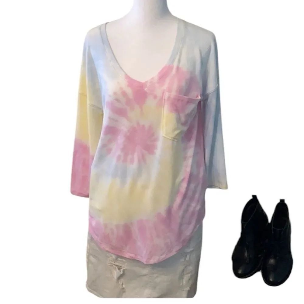 SO szS Tie dye 3/4 sleeve tunic longer in the middle & shorter on the sides EUC